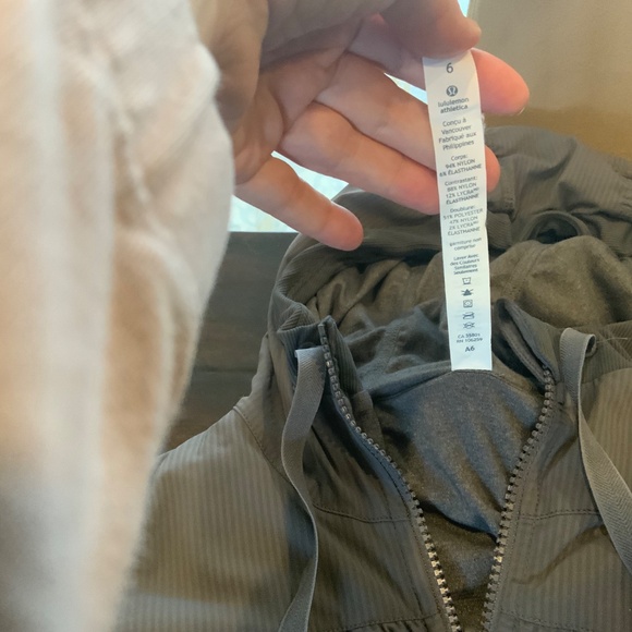 Lululemon Dance Studio Jacket Women Gray Reversible Full Zip Hooded, size 6,NWOT - Picture 4 of 10
